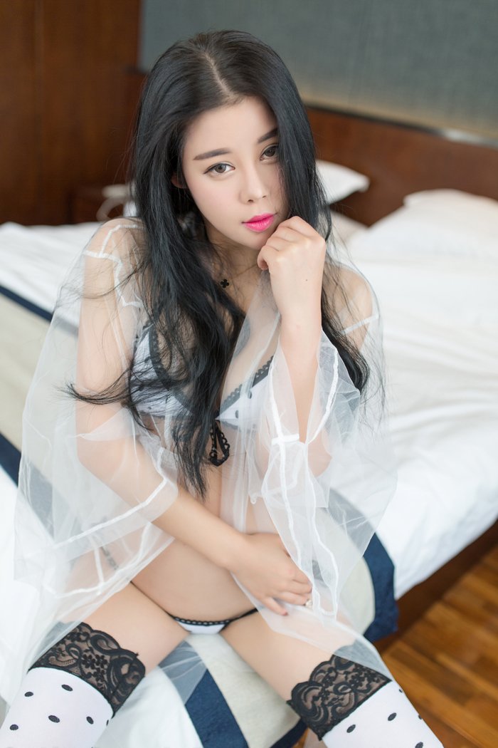 性感美女叶佳颐情趣内衣写真火辣诱人