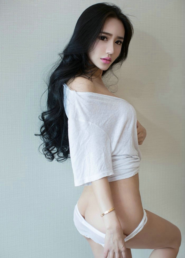若隐若现性感电眼美女齐贝贝情趣透视小内裤写真