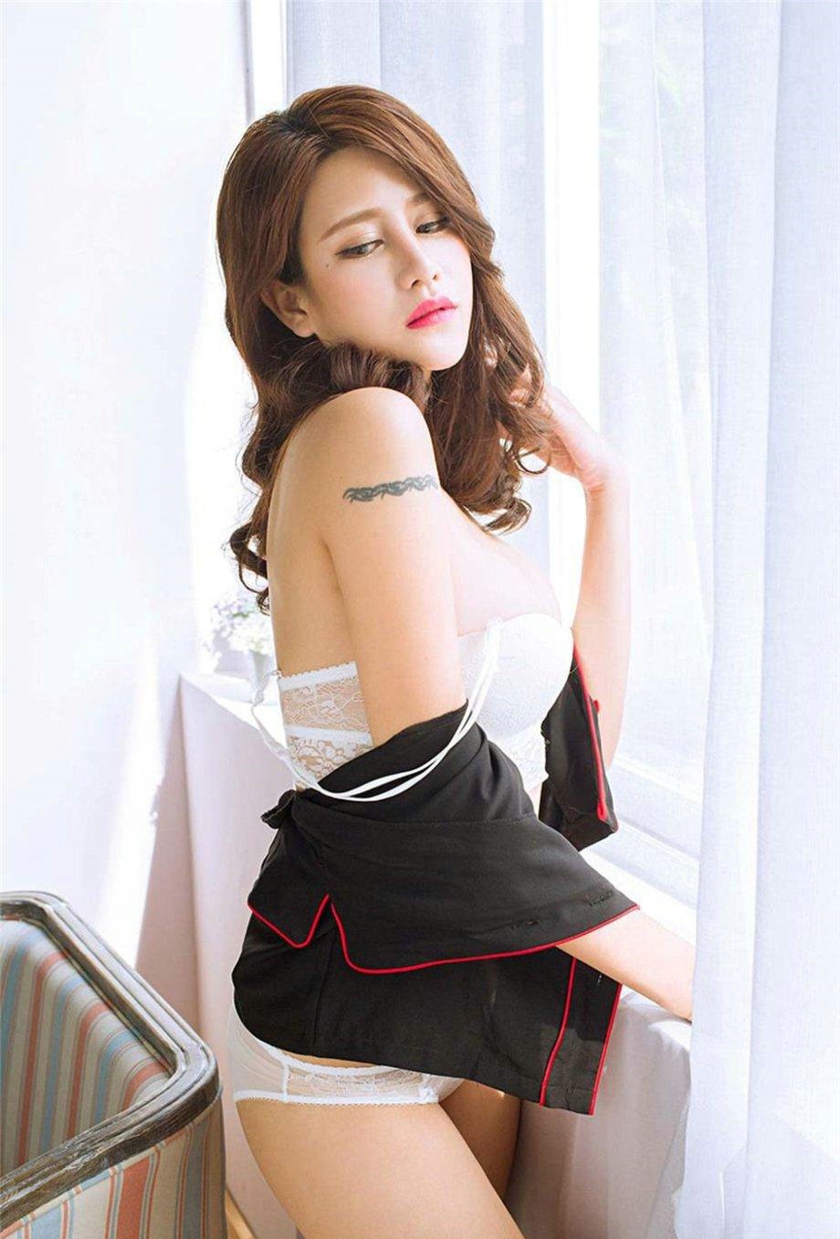 美乳美女Yoki蕾丝边内衣居家性感写真