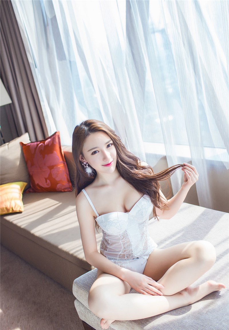 性感欲奴刘奕宁Lynn白皙私房阳光丰满迷人写真