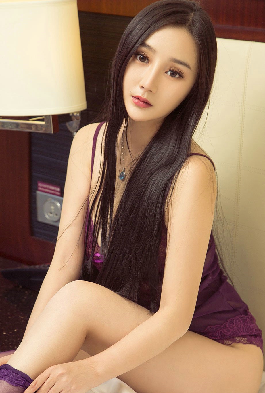 极品美女模特贺欣畅私房性感内衣秀迷人养眼写真