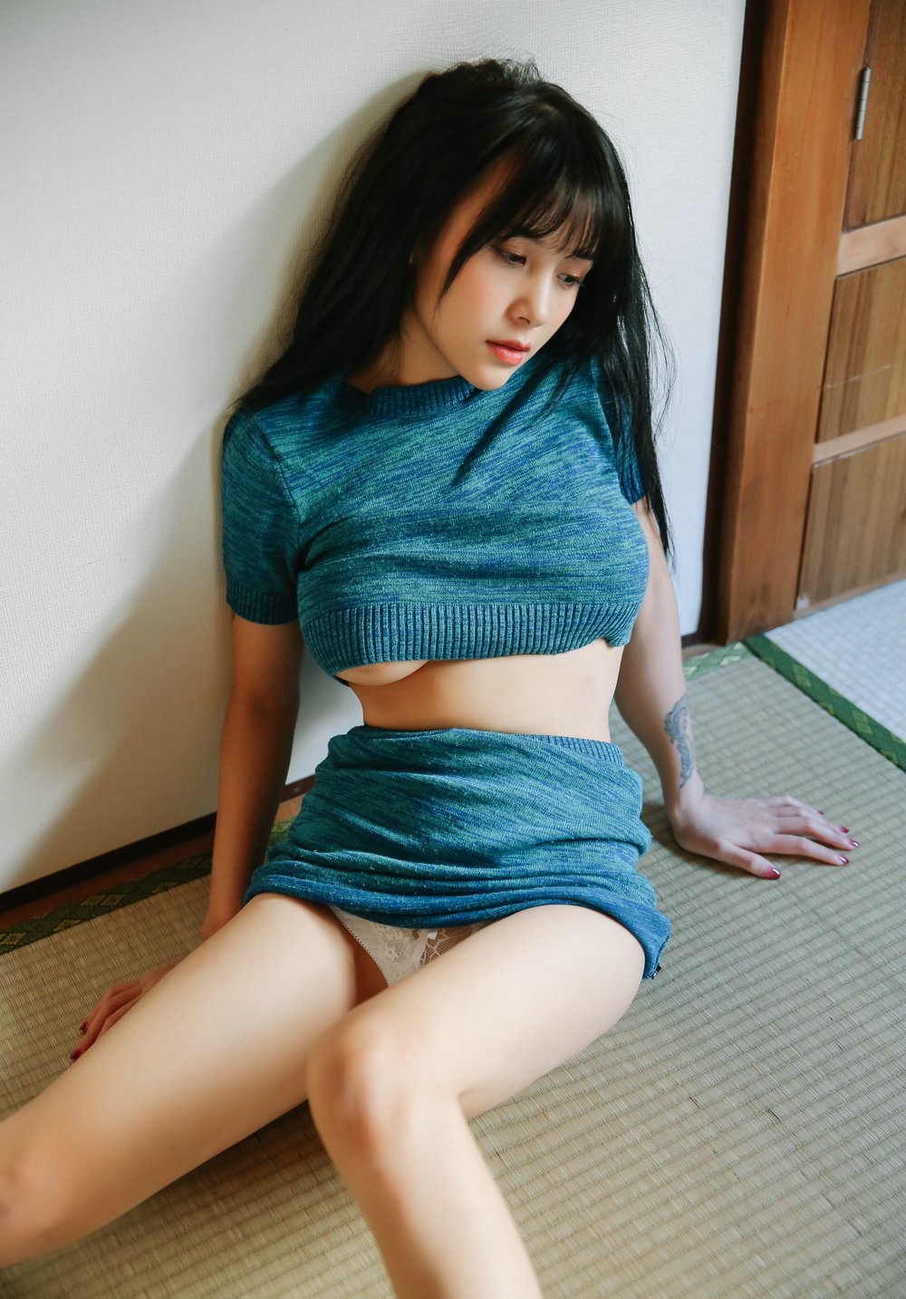 波萝社夏美酱私房内衣写真丰满诱人