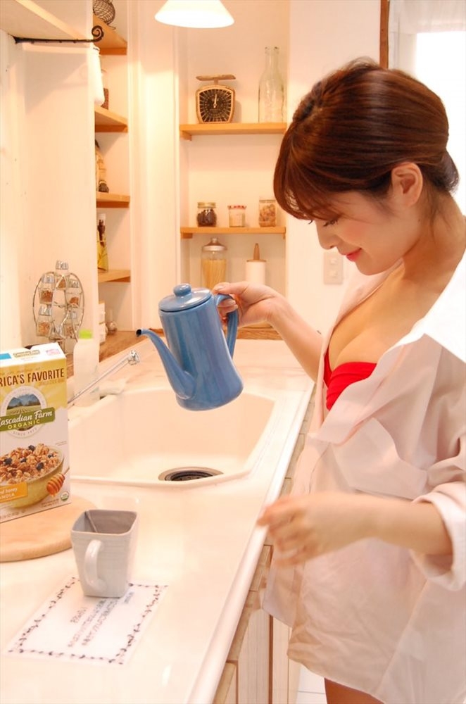日本性感美女MEGMY私房写真秀丰满美乳身材