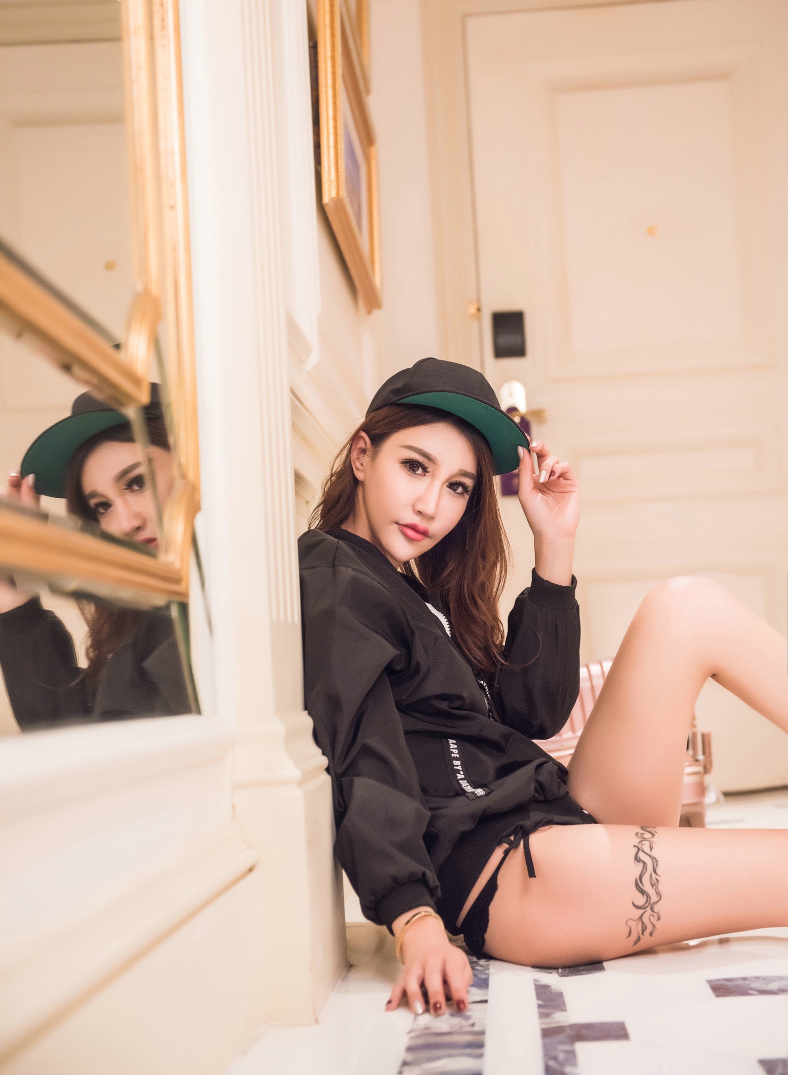 潮流时尚美女王凌宇性感美腿诱惑写真