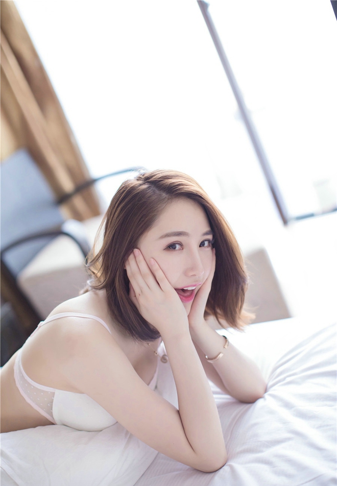 性感白皙清纯气质美女美乳娇嫩诱惑撩人私房写真