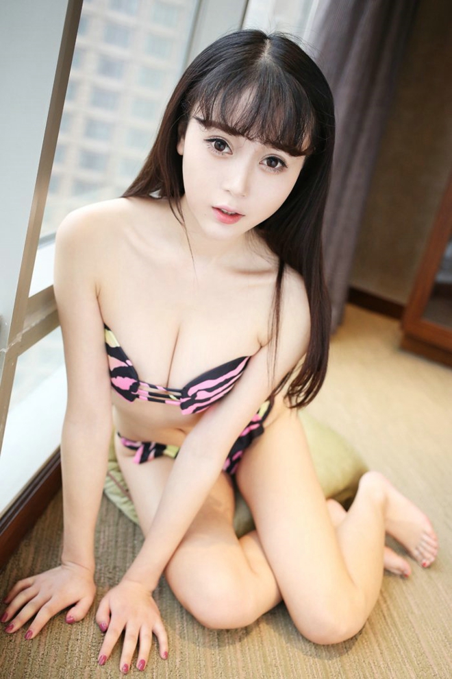 娇嫩美乳豹纹妹子赵小米似裸非裸性感私房百态写真