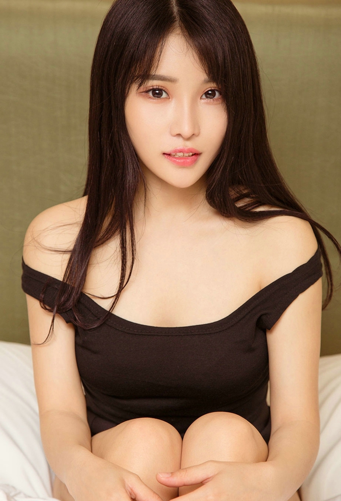 嫩模林菲居家性感内衣系列秀完美曲线傲人美乳诱惑写真