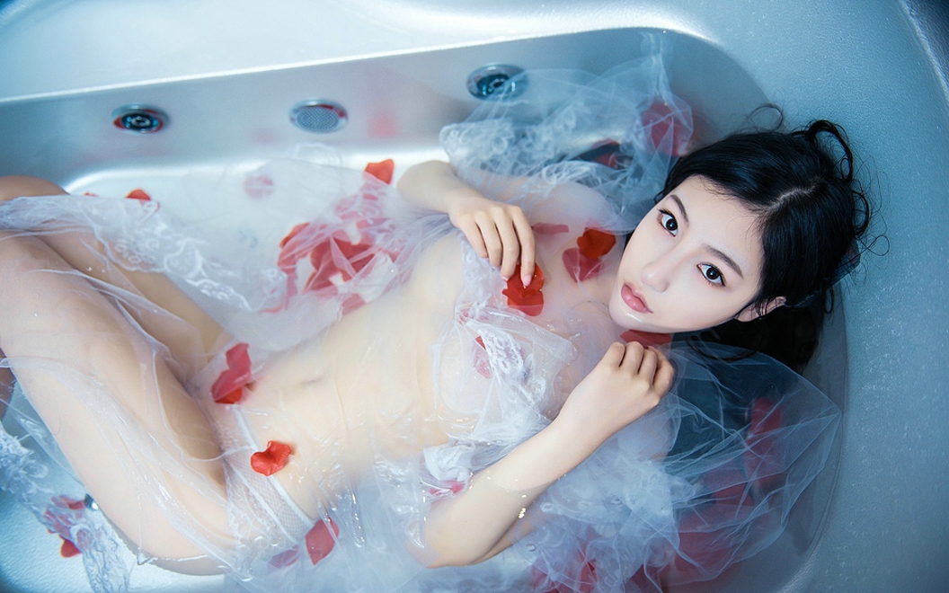 娇艳性感妖娆UU阿文浴室湿身妩媚销魂私房写真