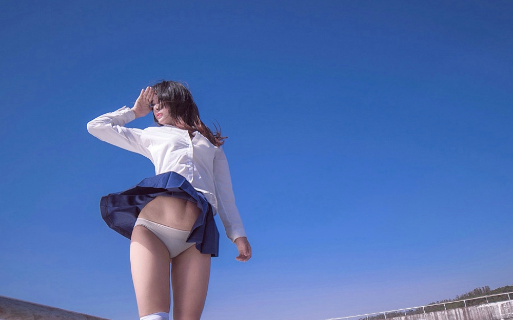 嫩模菟菟Victoria天台JK制服秀美乳诱惑写真