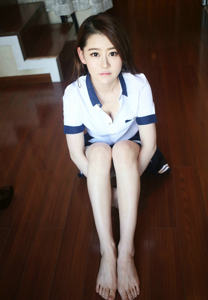 养眼嫩模艾然Airan短裙学生装清纯诱人性感迷人写真