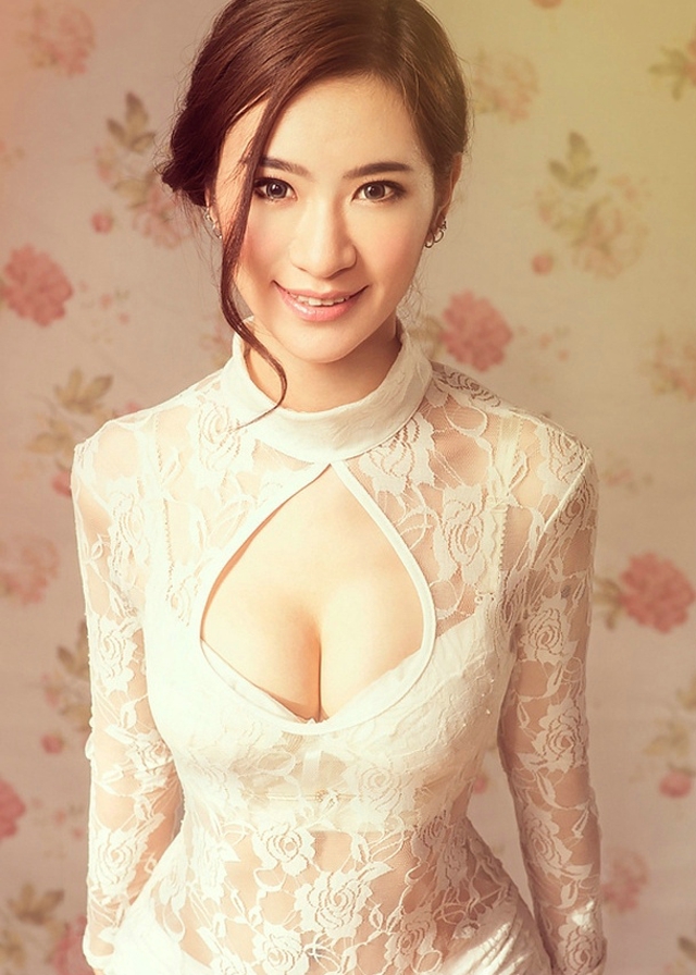 耀眼迷人的私房美女董蒸性感薄纱写真