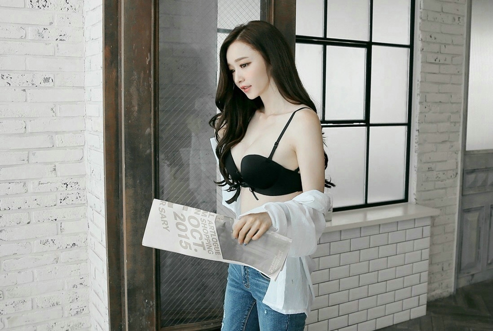 性感大罩杯美女私房照妩媚多姿很迷人