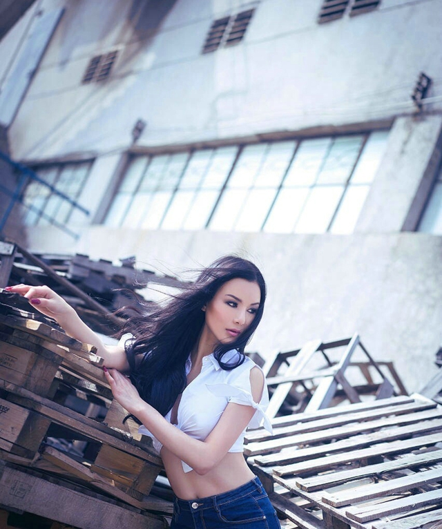 高挑性感气质美女户外极致妖娆写真