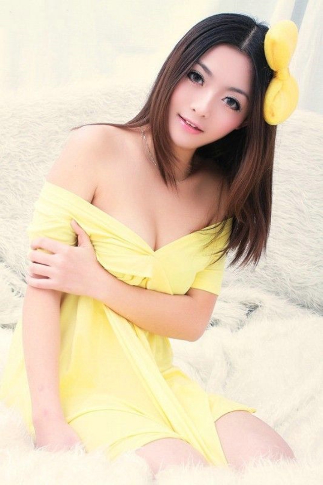 17岁的清纯妹子粉嫩私房性感巨乳迷人写真