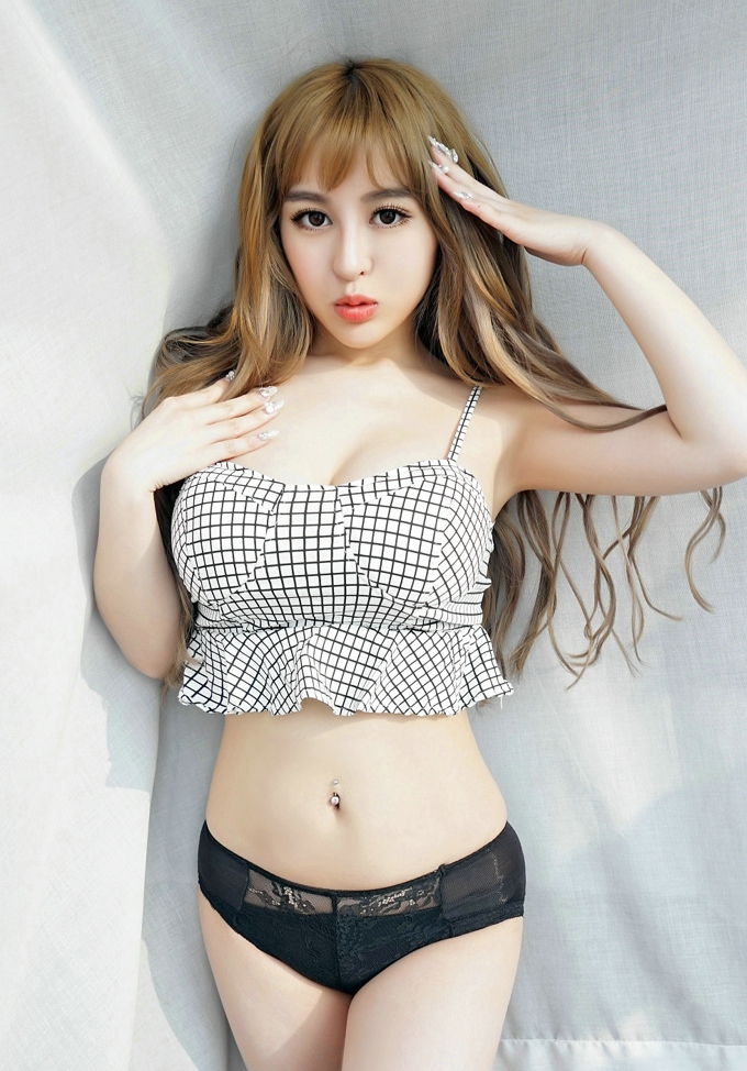 龚叶轩Paris性感浴缸泡泡浴内衣美乳诱惑迷人妩媚娇巧少女写真