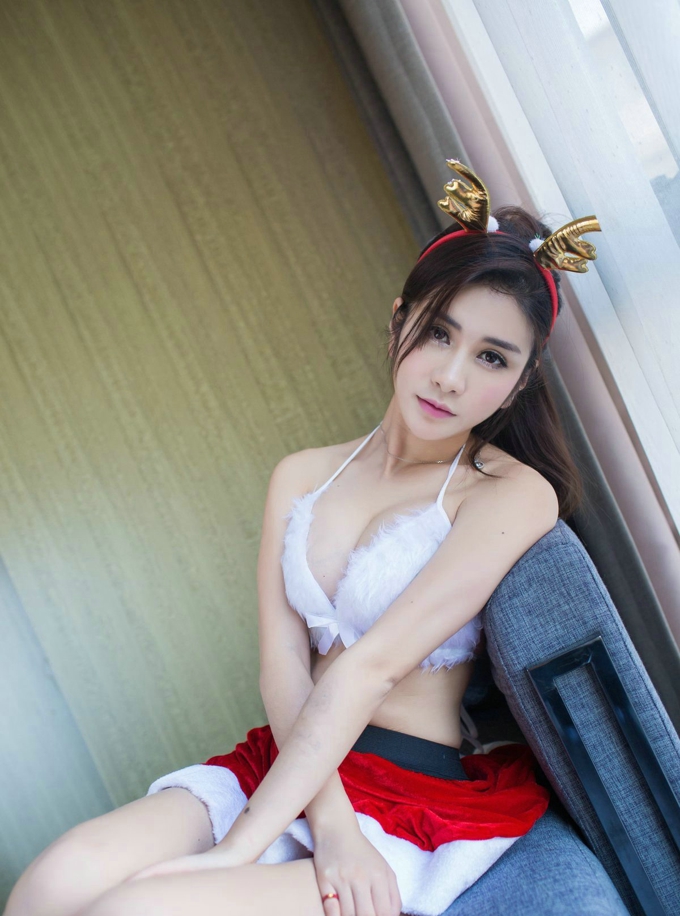 圣诞小鹿制服诱惑美乳气质翘臀美腿妖娆养眼写真