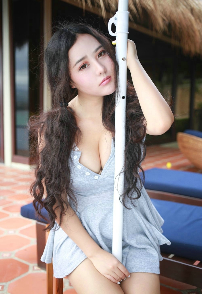 双马尾女神玛鲁娜淡蓝粗布秀火辣大奶销魂诱惑撩人室外写真