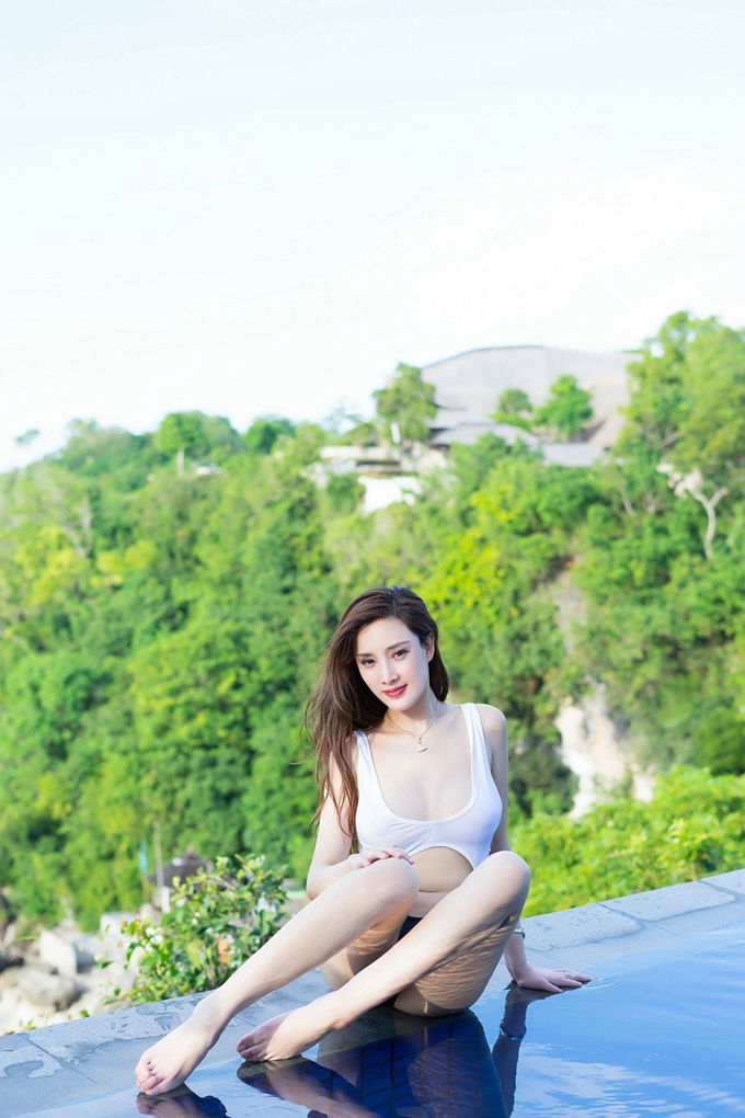 完美诱惑美女土肥圆矮挫穷性感气质勾魂妖娆身姿爆乳美腿写真