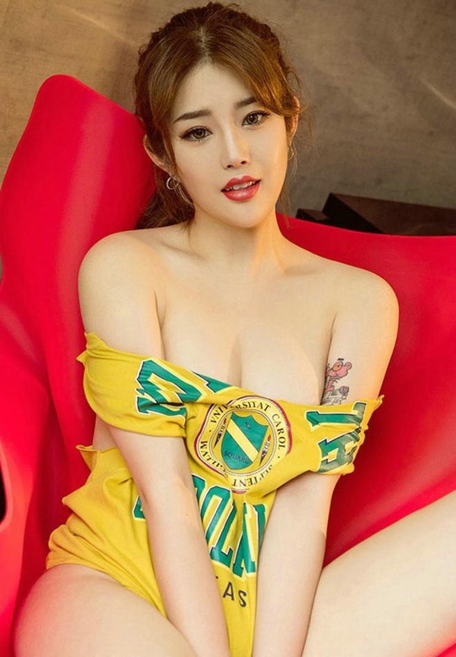 性感娇艳火辣运动女孩私房美乳娇媚妖娆诱惑撩人写真