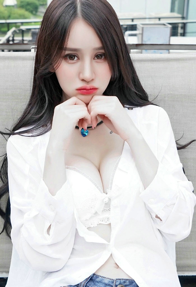 诱惑宅男清新性感气质美女Cheryl青树白色内衣火辣销魂诱惑写真