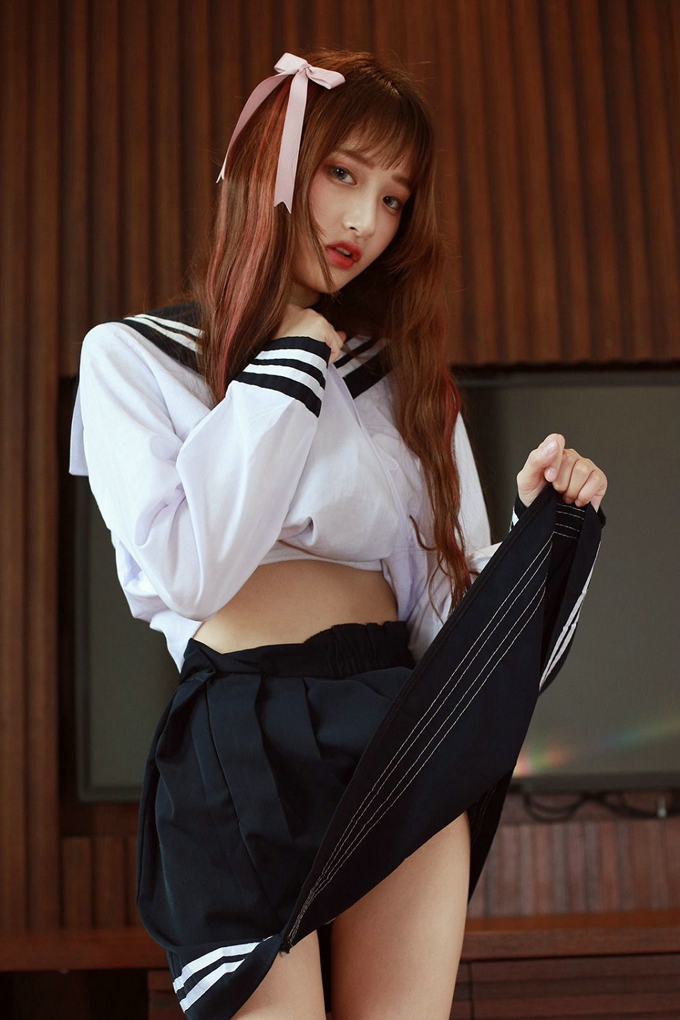 甜美气质美女little贝壳居家白色蕾丝内衣诱惑美乳翘臀写真