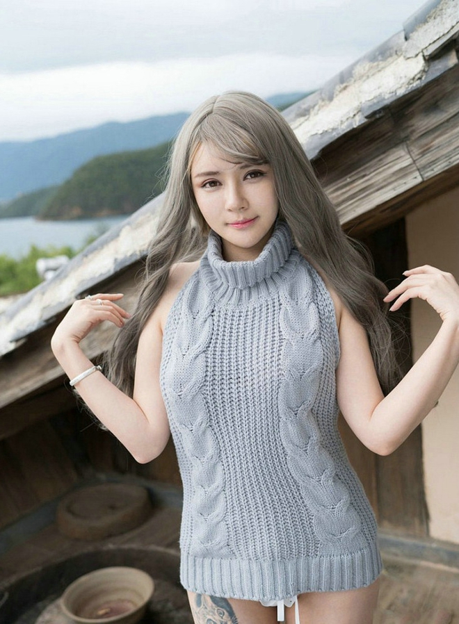 性感巨乳美女凯竹大尺度露背毛衣娇艳妖娆户外诱惑写真