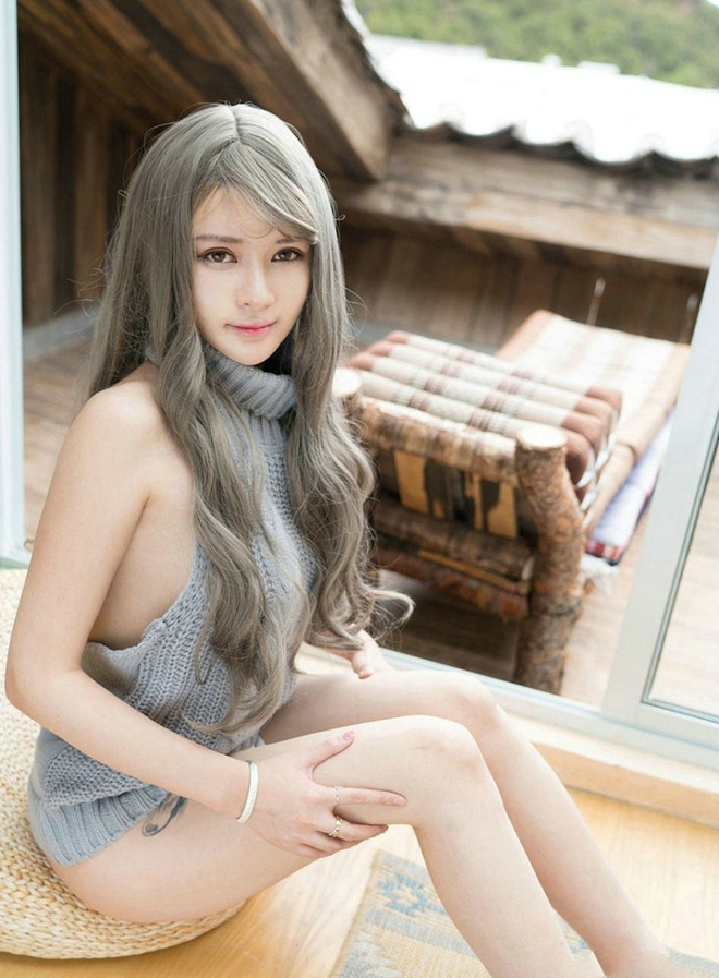 性感巨乳美女凯竹大尺度露背毛衣娇艳妖娆户外诱惑写真