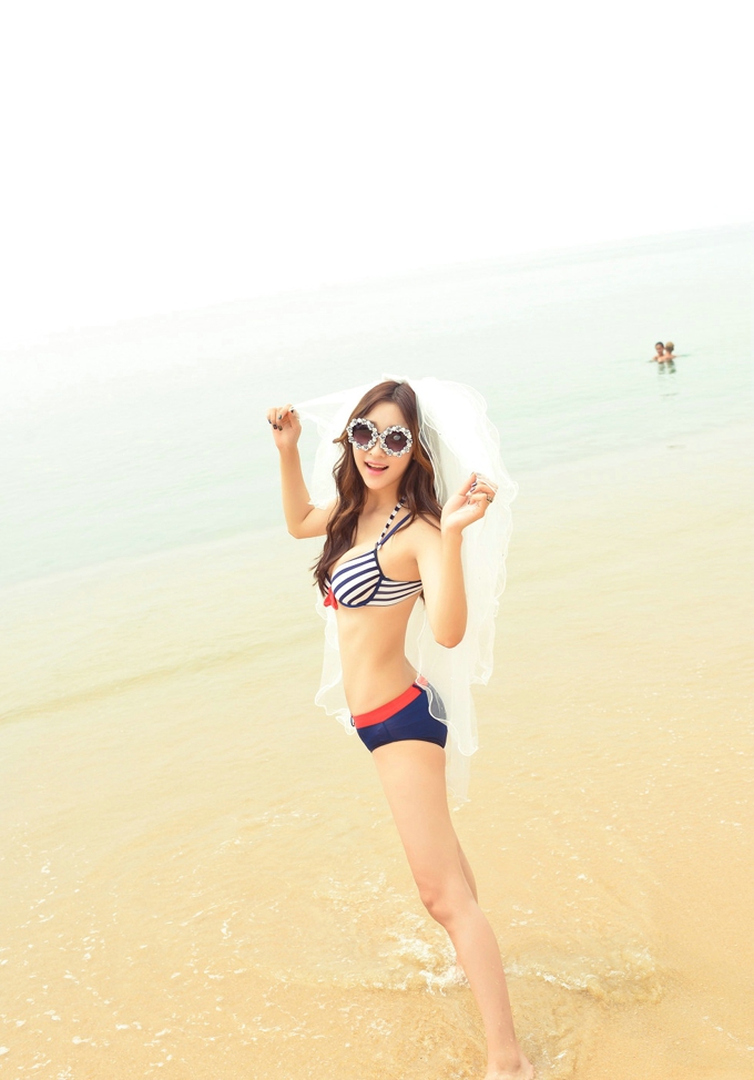 靓丽女神李筱乔JoJo性感比基尼美胸美腿翘臀诱惑迷人风情养眼写真