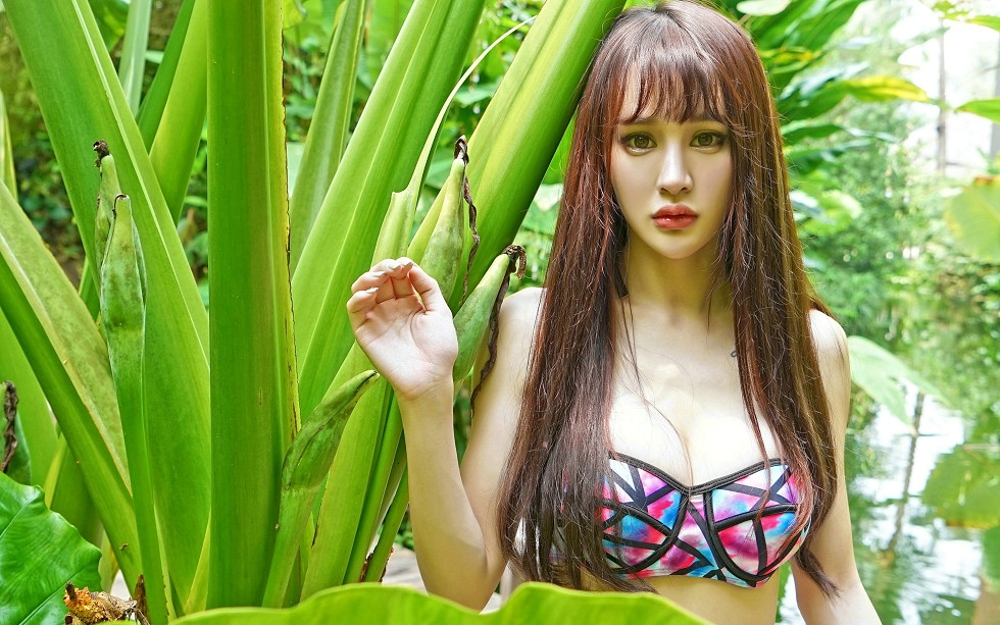 丛林系列爆乳精灵Cheryl青树诱惑迷人气质性感勾魂写真