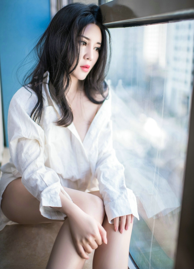 嫩模可儿居家白衬衣秀白嫩美胸完美身材性感写真