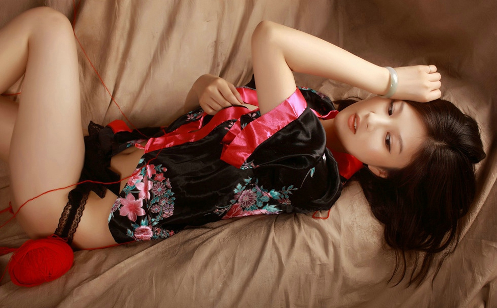极品尤物槿馨蜜桃成熟时黑色蕾丝内裤完美诱惑性感美腿写真