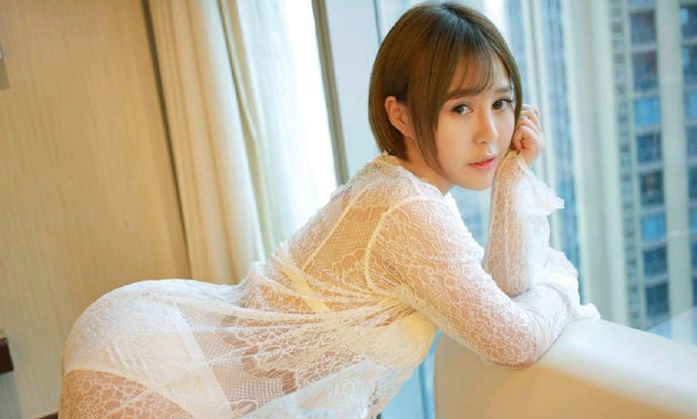 短发尤物Evelyn艾莉性感诱惑巨乳翘臀美腿迷人养眼私房写真