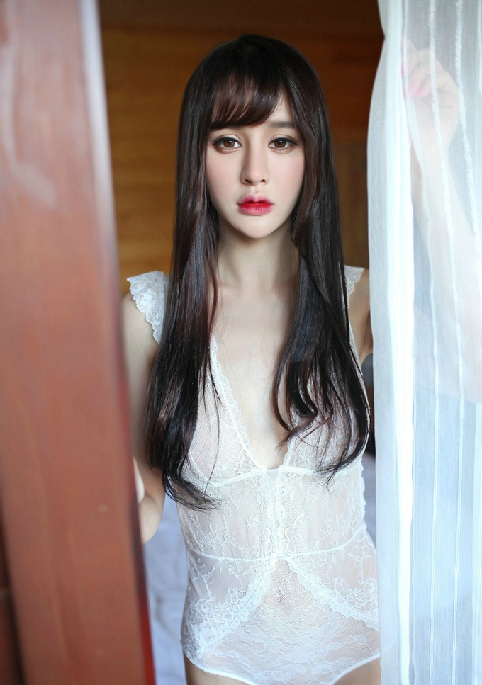 女神Cheryl青树白色蕾丝居家情趣内衣诱惑私房美乳翘臀写真
