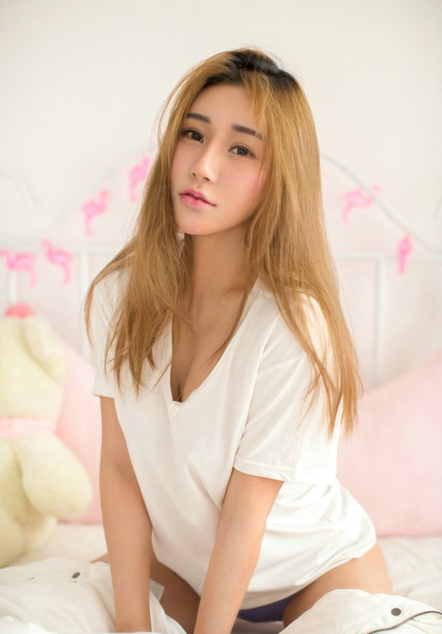 极品美女模特宋梓诺Bee长腿翘臀诱人魅惑性感私房照