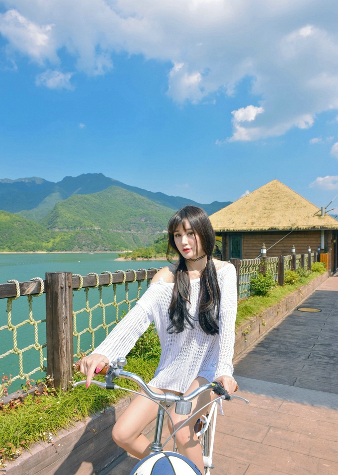 性感内衣Cheryl青树诱惑气质风情娇嫩俏丽美腿写真