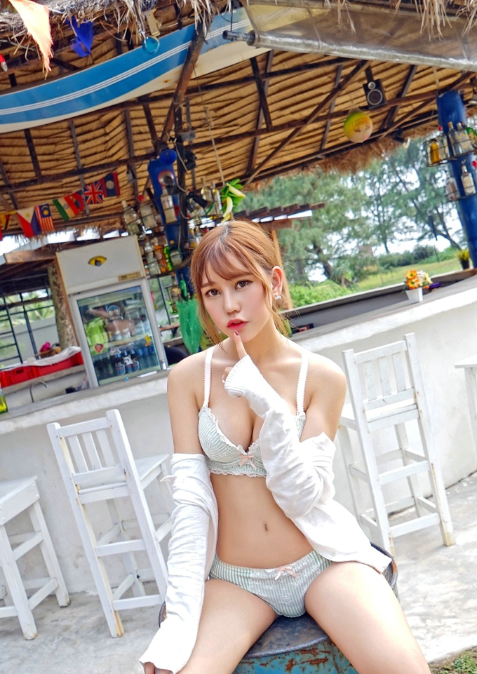 内衣美乳白嫩肌肤女神Milk楚楚可爱卖萌诱惑勾魂写真