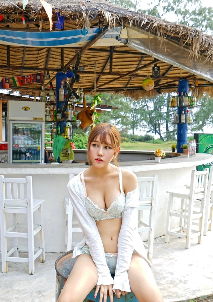 内衣美乳白嫩肌肤女神Milk楚楚可爱卖萌诱惑勾魂写真