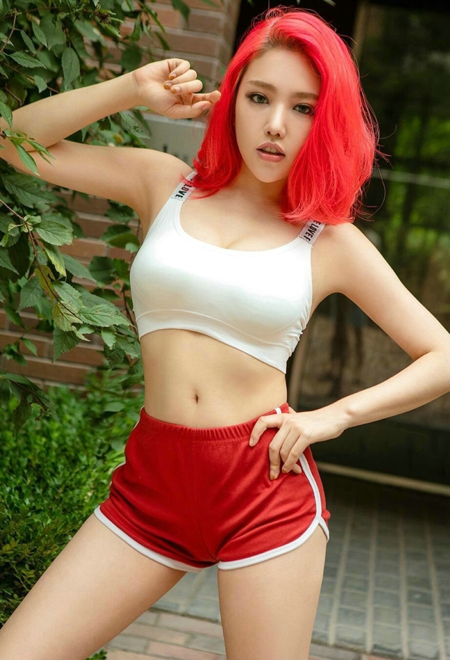 90后大胸美人妮小妖性感爆乳长腿诱人私拍写真