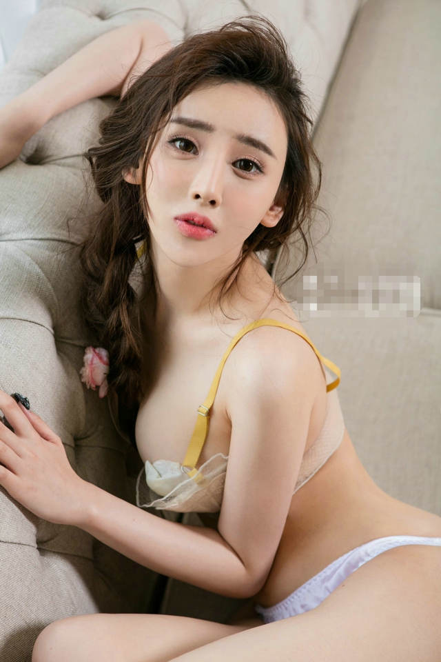 性感女模特于思琪私房诱惑迷人养眼勾魂写真