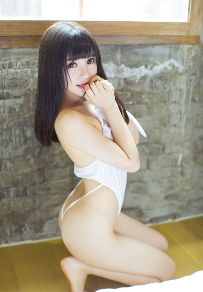 性感娇嫩火辣美女爆乳翘臀妖娆妩媚销魂诱惑私房写真
