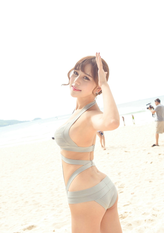 性感美女Milk楚楚比基尼诱惑迷人美乳翘臀大长腿完美写真