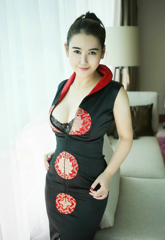 性感女神猫本amy巨乳大胸旗袍翘臀诱惑风情气质白嫩肌肤写真