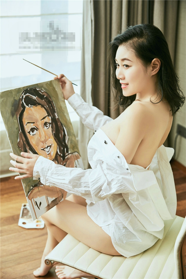 长腿美女画家张梓然性感诱人迷人别具风更的艺术照写真