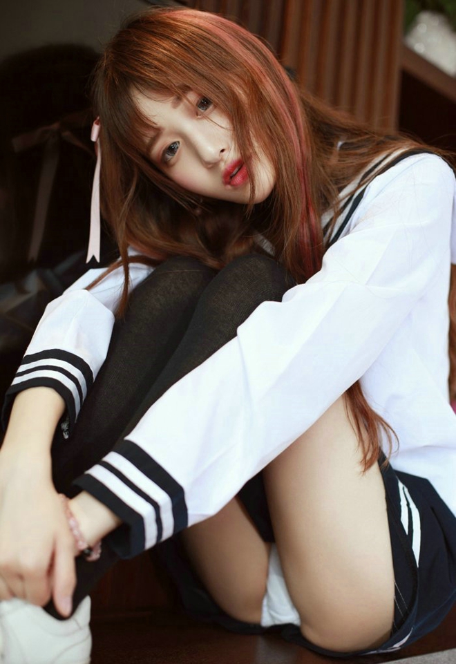 日系清纯性感桃腮甜美小姐姐little贝壳制服妖娆诱惑私房写真