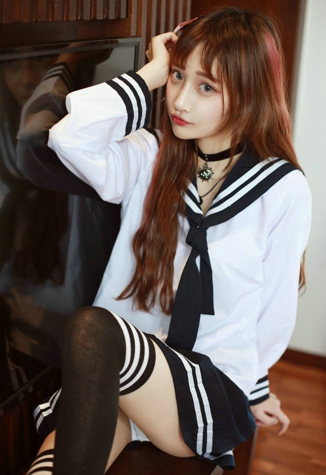 日系清纯性感桃腮甜美小姐姐little贝壳制服妖娆诱惑私房写真