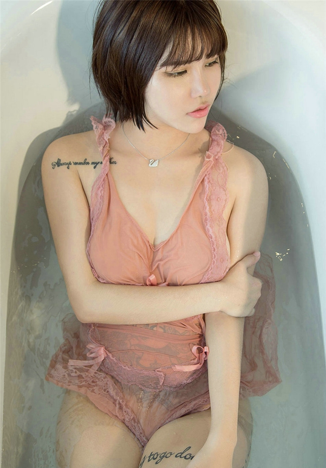 啤酒促销正妹Jasmine茉莉美女浴缸湿身诱惑性感美乳写真