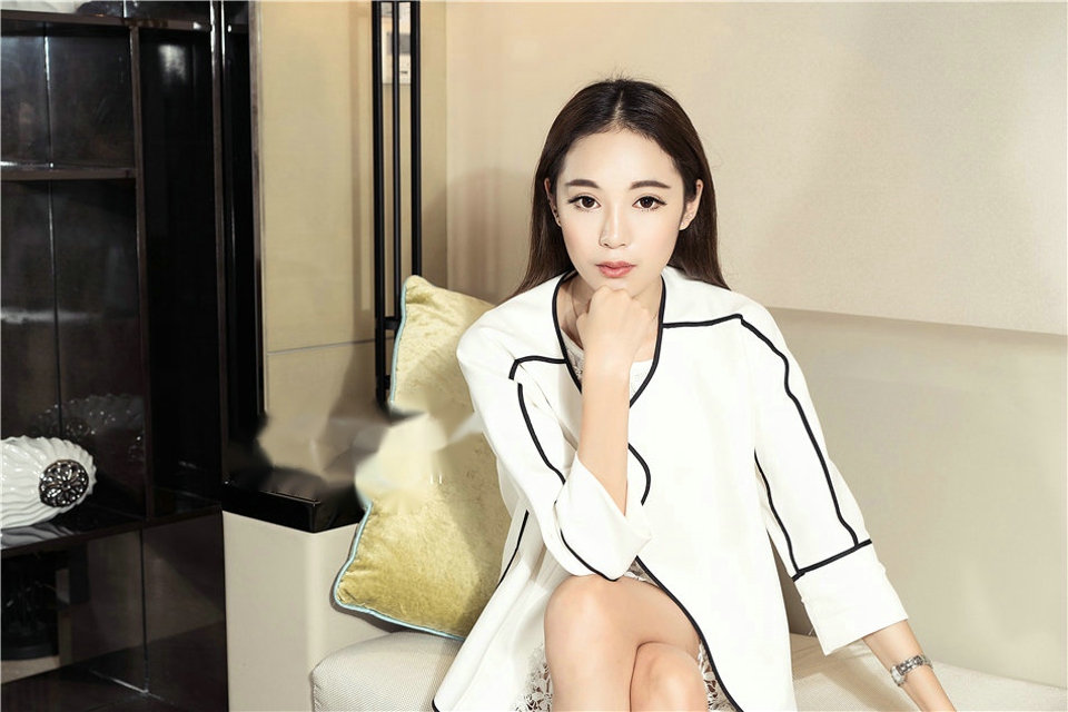 气质优雅美女Yovi居家美腿性感诱惑迷人写真图片