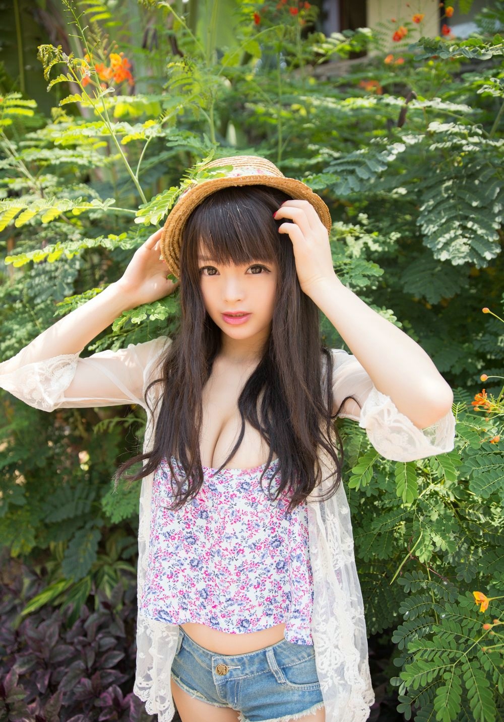 丰满黑长直美女萝莉歪歪户外性感巨乳白皙写真