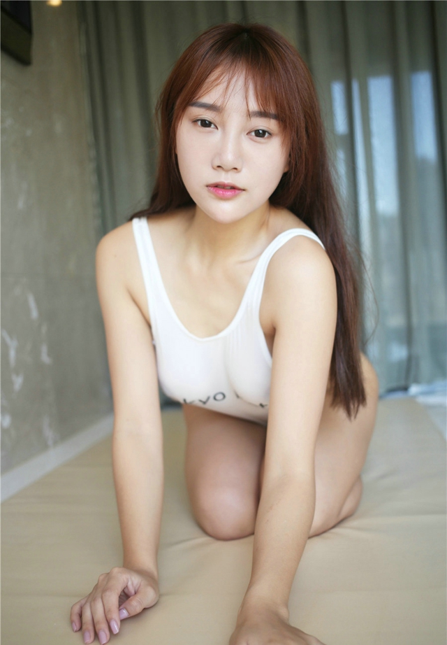 粉嫩妹妹甜美私房照丰臀美乳浴室湿身写真