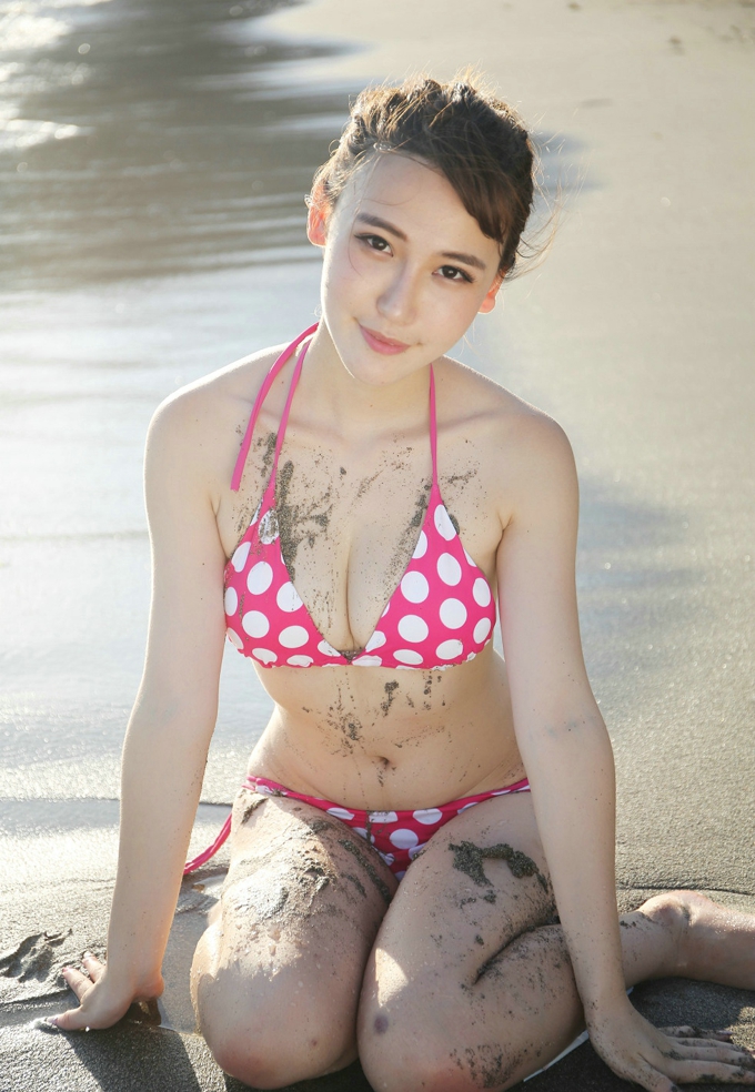 嫩模熊吖BOBO龙目岛红色圆点比基尼完美诱惑完美气质身材写真